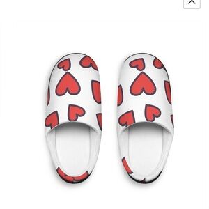 Women’s Valentine heart indoor slippers size 7-8